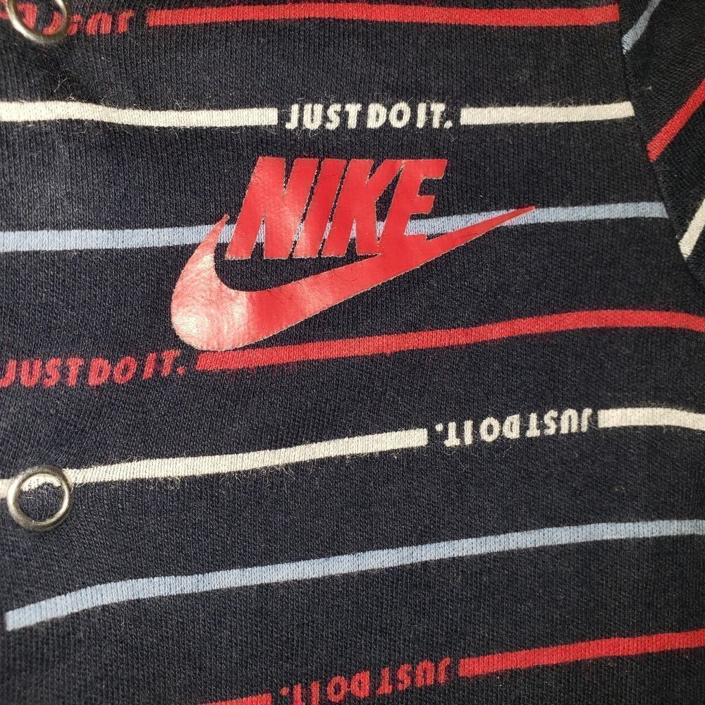 NIKE BABY SNAP FRONT FOOTIE SLEEPER RED WHITE & BLUE SIZE 6 MONTHS
